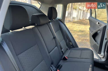 Внедорожник / Кроссовер Volkswagen Tiguan 2017 в 