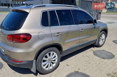 Позашляховик / Кросовер Volkswagen Tiguan 2012 в 