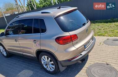 Позашляховик / Кросовер Volkswagen Tiguan 2012 в 