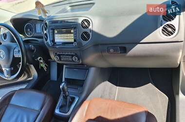 Позашляховик / Кросовер Volkswagen Tiguan 2012 в 