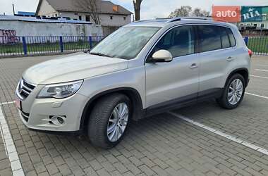 Внедорожник / Кроссовер Volkswagen Tiguan 2009 в 
