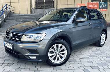 Внедорожник / Кроссовер Volkswagen Tiguan 2019 в 
