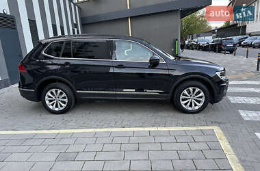 Позашляховик / Кросовер Volkswagen Tiguan 2017 в 