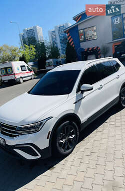 Внедорожник / Кроссовер Volkswagen Tiguan 2021 в 