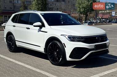 Внедорожник / Кроссовер Volkswagen Tiguan 2022 в 