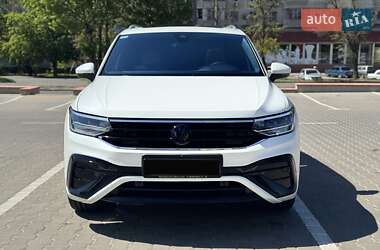 Внедорожник / Кроссовер Volkswagen Tiguan 2022 в 