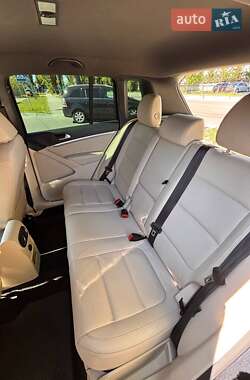 Внедорожник / Кроссовер Volkswagen Tiguan 2015 в 