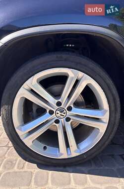 Внедорожник / Кроссовер Volkswagen Tiguan 2015 в 