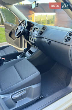 Позашляховик / Кросовер Volkswagen Tiguan 2016 в 