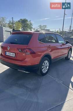 Внедорожник / Кроссовер Volkswagen Tiguan 2017 в 