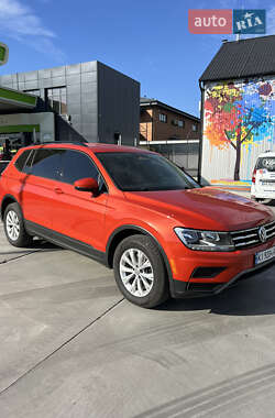Внедорожник / Кроссовер Volkswagen Tiguan 2017 в 