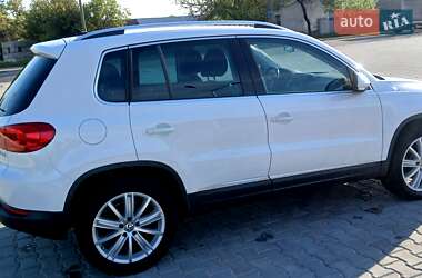 Внедорожник / Кроссовер Volkswagen Tiguan 2011 в 