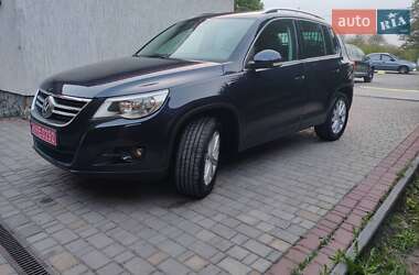 Позашляховик / Кросовер Volkswagen Tiguan 2010 в 