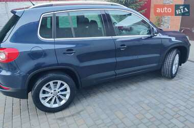 Позашляховик / Кросовер Volkswagen Tiguan 2010 в 