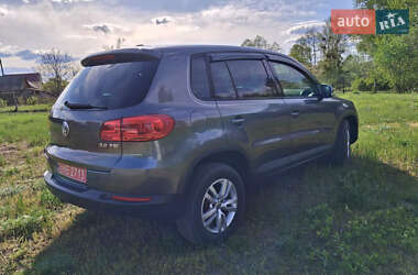 Позашляховик / Кросовер Volkswagen Tiguan 2012 в 