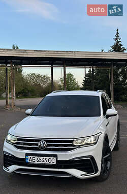 Внедорожник / Кроссовер Volkswagen Tiguan 2021 в 