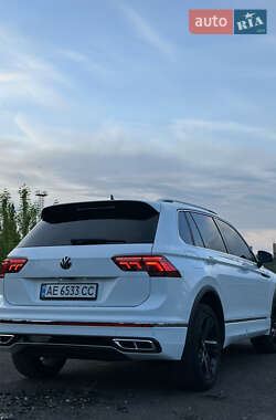 Внедорожник / Кроссовер Volkswagen Tiguan 2021 в 