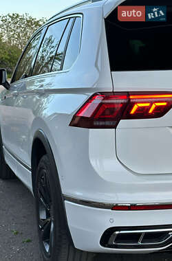 Внедорожник / Кроссовер Volkswagen Tiguan 2021 в 