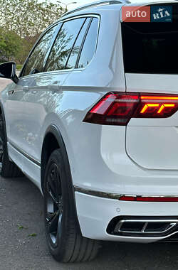 Внедорожник / Кроссовер Volkswagen Tiguan 2021 в 