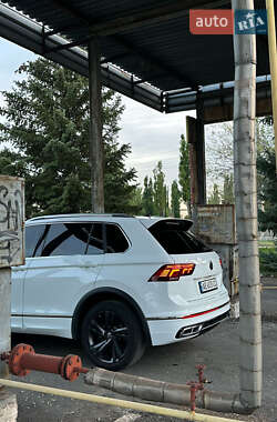 Внедорожник / Кроссовер Volkswagen Tiguan 2021 в 