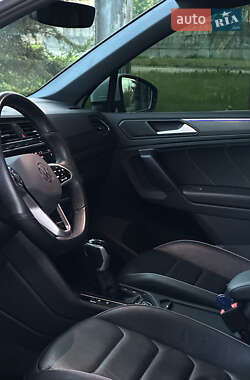 Внедорожник / Кроссовер Volkswagen Tiguan 2021 в 
