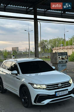Внедорожник / Кроссовер Volkswagen Tiguan 2021 в 