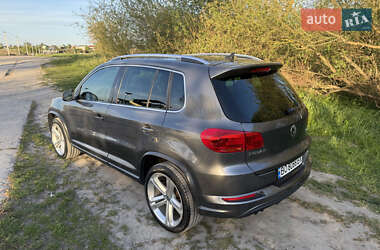 Внедорожник / Кроссовер Volkswagen Tiguan 2015 в 