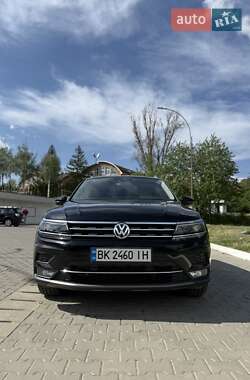 Внедорожник / Кроссовер Volkswagen Tiguan 2019 в Черновцах