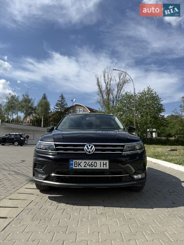 Внедорожник / Кроссовер Volkswagen Tiguan 2019 в 