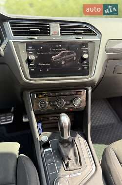 Внедорожник / Кроссовер Volkswagen Tiguan 2019 в 