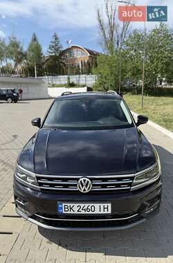 Внедорожник / Кроссовер Volkswagen Tiguan 2019 в 