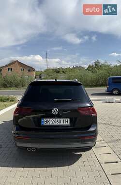 Внедорожник / Кроссовер Volkswagen Tiguan 2019 в 