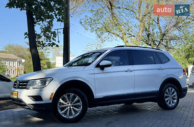 Позашляховик / Кросовер Volkswagen Tiguan 2018 в 