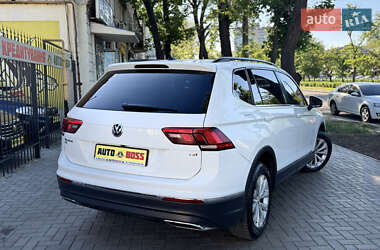 Позашляховик / Кросовер Volkswagen Tiguan 2018 в 