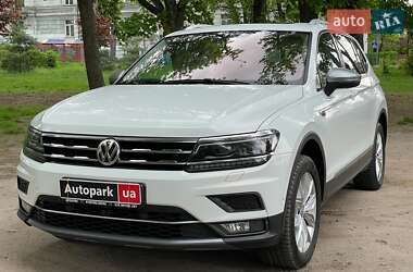 Позашляховик / Кросовер Volkswagen Tiguan 2017 в 