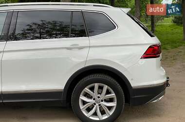 Позашляховик / Кросовер Volkswagen Tiguan 2017 в 