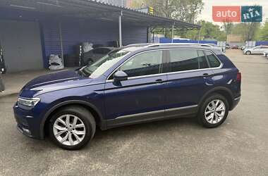 Позашляховик / Кросовер Volkswagen Tiguan 2017 в 