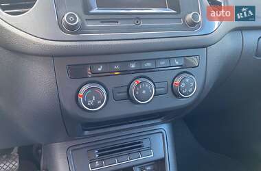 Внедорожник / Кроссовер Volkswagen Tiguan 2016 в 
