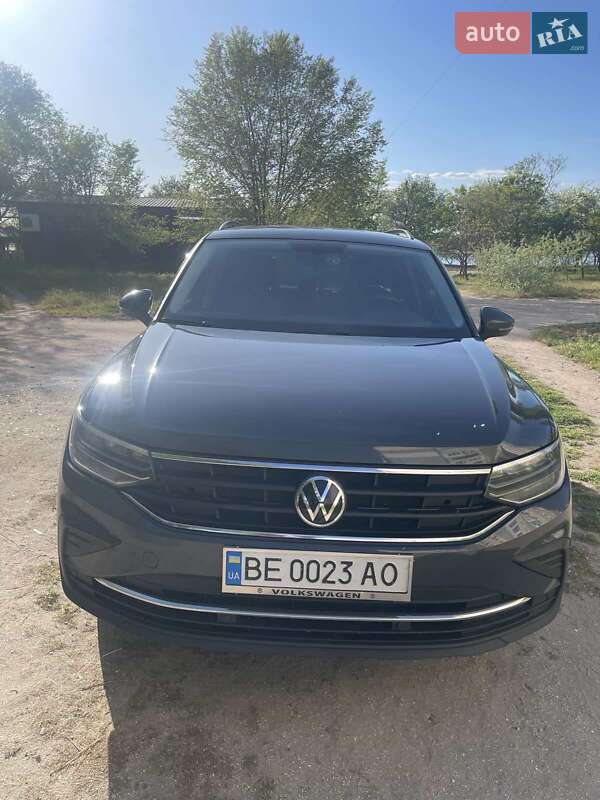 Внедорожник / Кроссовер Volkswagen Tiguan 2021 в 