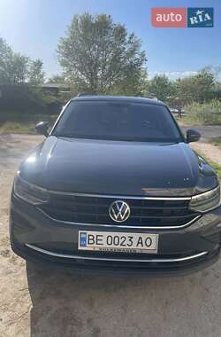 Внедорожник / Кроссовер Volkswagen Tiguan 2021 в 