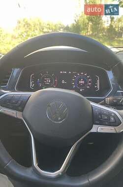 Внедорожник / Кроссовер Volkswagen Tiguan 2021 в 