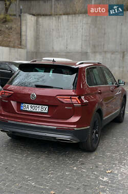 Внедорожник / Кроссовер Volkswagen Tiguan 2019 в 