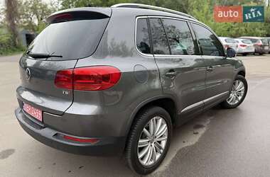 Внедорожник / Кроссовер Volkswagen Tiguan 2016 в 