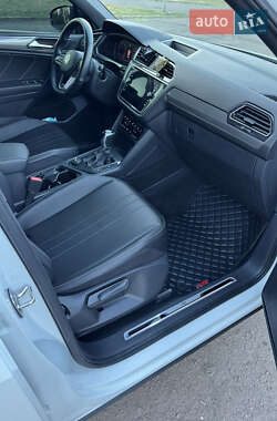 Позашляховик / Кросовер Volkswagen Tiguan 2023 в 