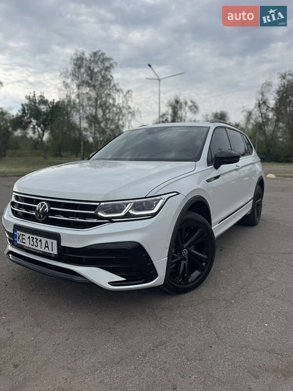 Позашляховик / Кросовер Volkswagen Tiguan 2023 в 