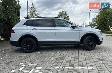 Позашляховик / Кросовер Volkswagen Tiguan 2018 в 