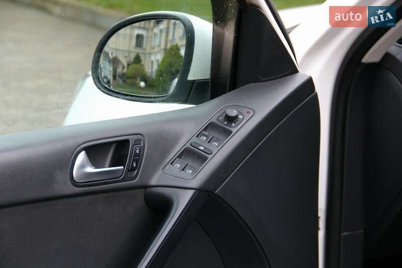 Позашляховик / Кросовер Volkswagen Tiguan 2010 в Сарнах