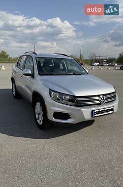 Внедорожник / Кроссовер Volkswagen Tiguan 2017 в 