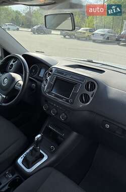 Внедорожник / Кроссовер Volkswagen Tiguan 2017 в 