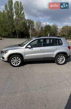 Внедорожник / Кроссовер Volkswagen Tiguan 2017 в 